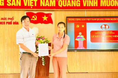 Lễ kết nạp đảng viên mới tại Chi bộ trường TH&THCS Phổ Hoà